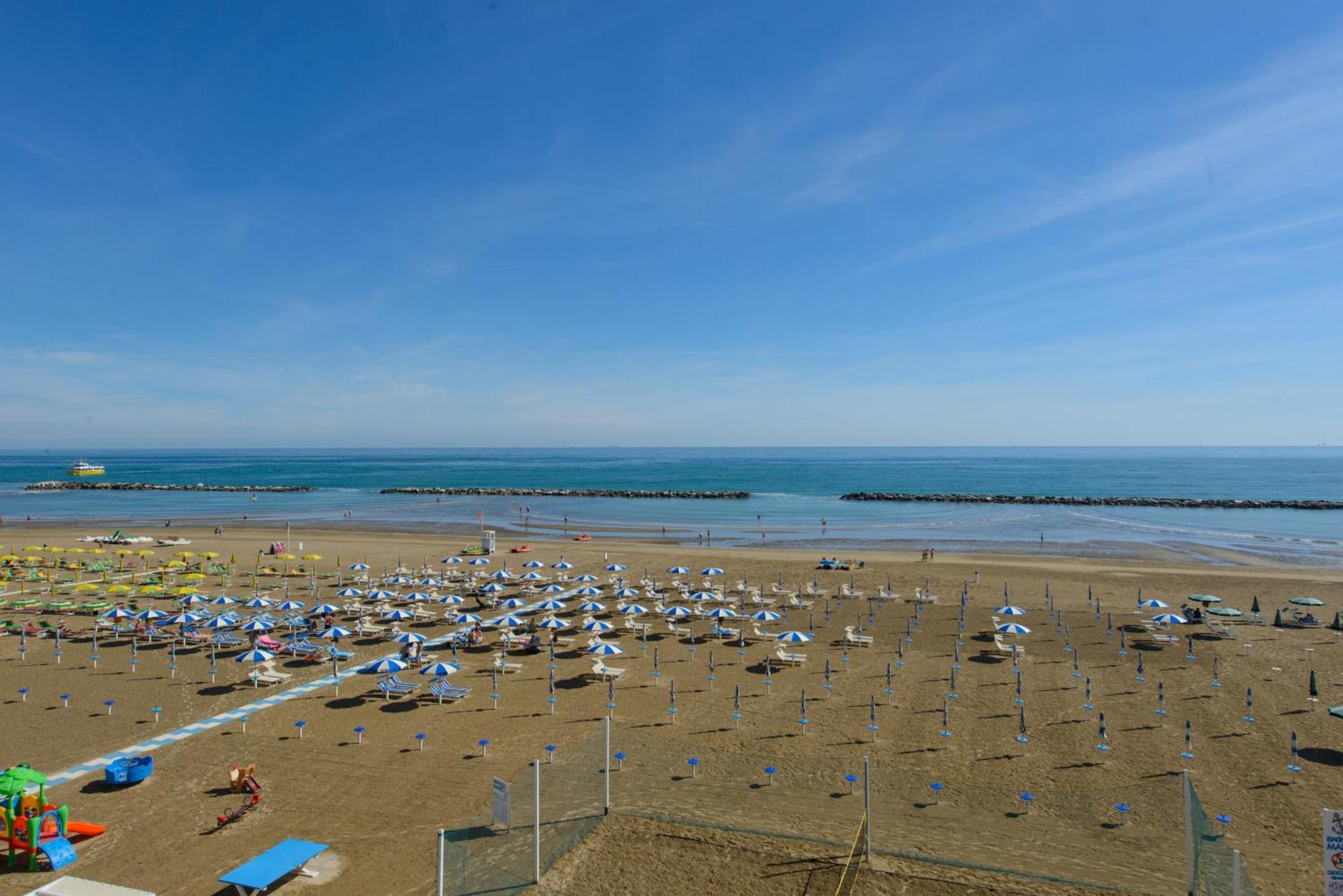 Nautic Beach Hotel Римини Екстериор снимка