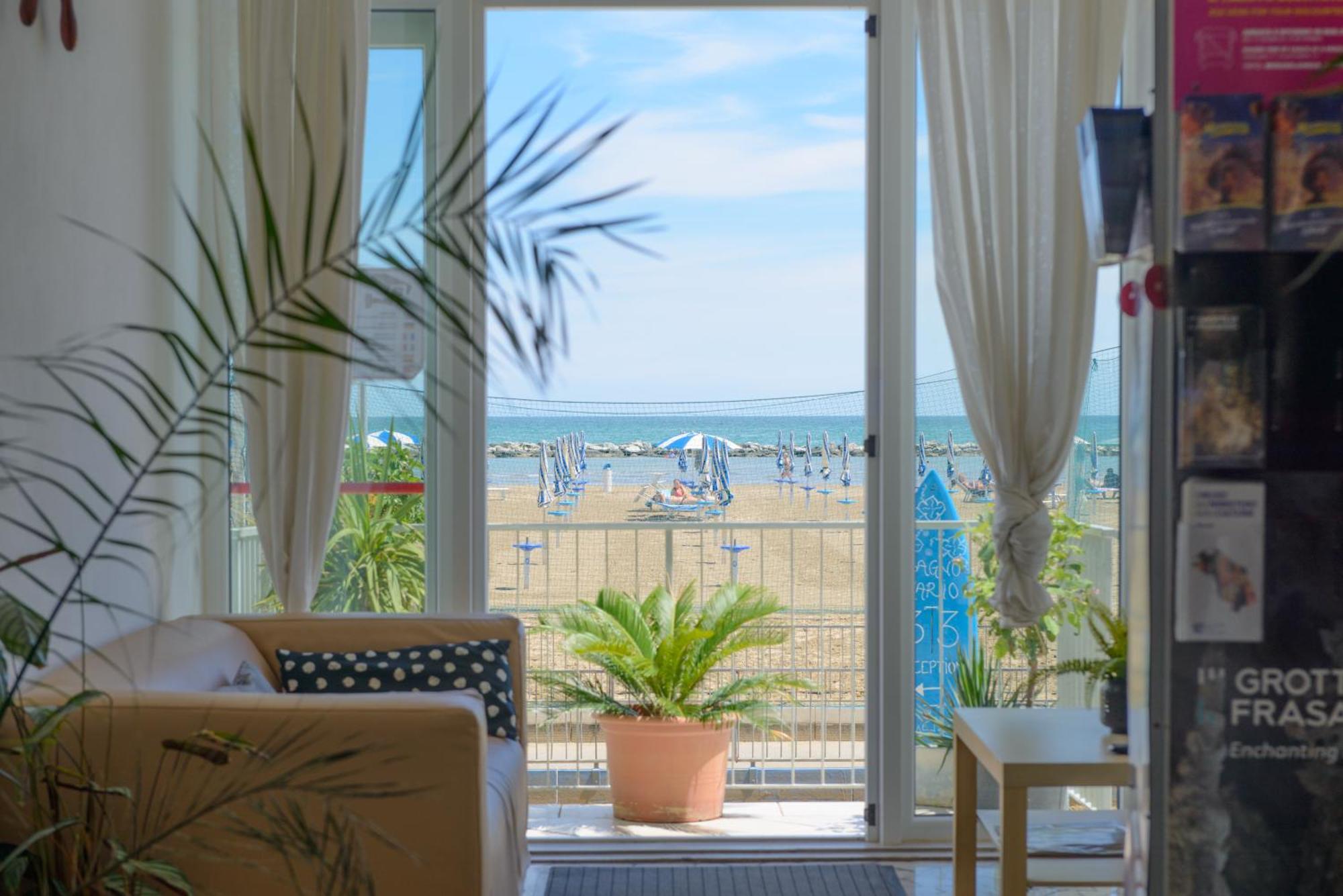 Nautic Beach Hotel Римини Екстериор снимка